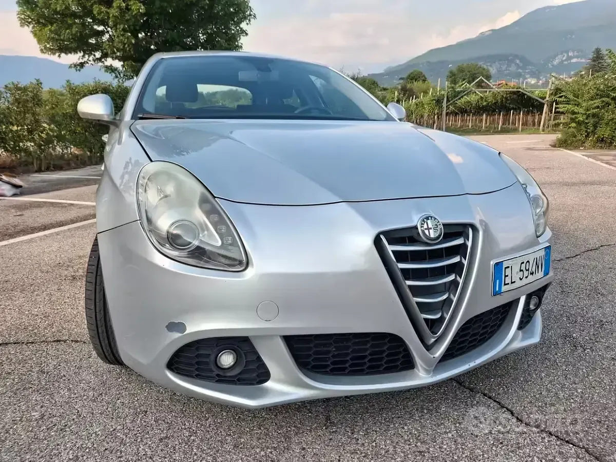 Usata Alfa Romeo Giulietta Quadrifoglio Verde 170 CV (125 kW) 2010 Grigio Utilitaria