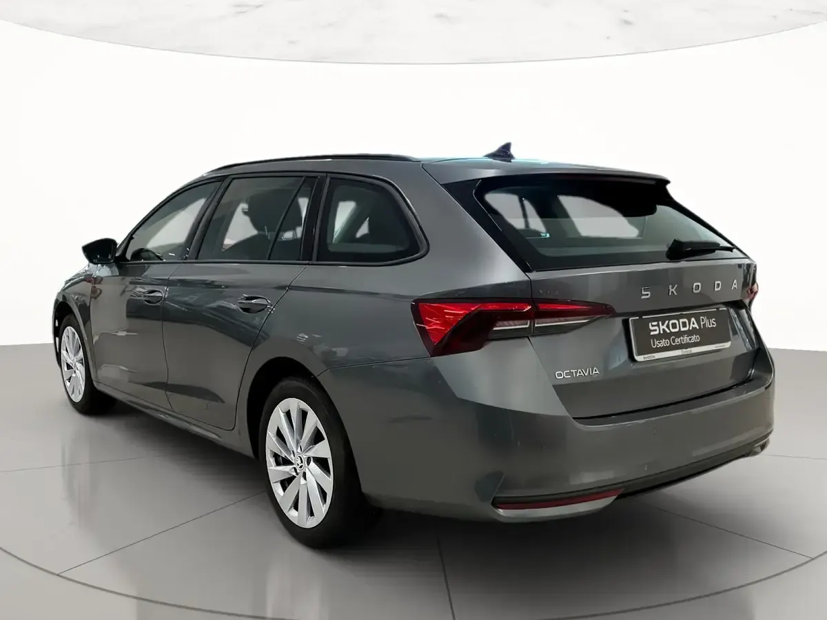 Usata Skoda Octavia Selection 150 CV (110 kW) 2025 Grigio graphite metallizzato Station wagon