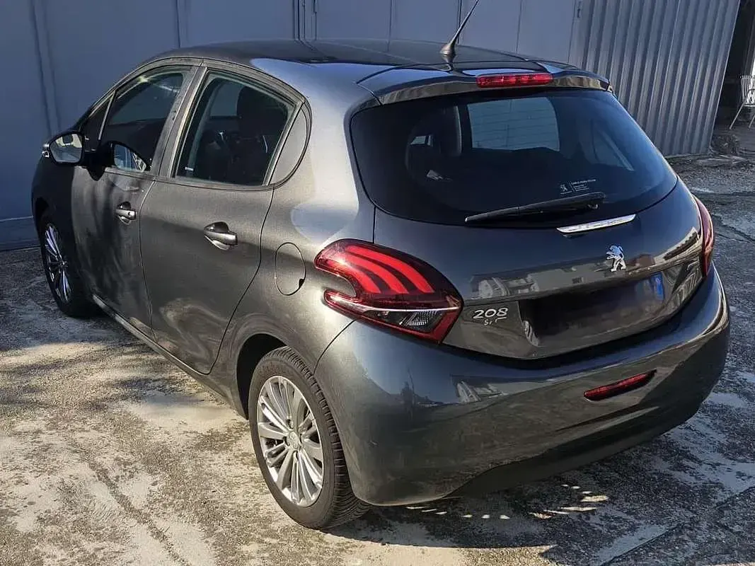 Usata Peugeot 208 Active 82 CV (60 kW) 2016 Grigio Utilitaria