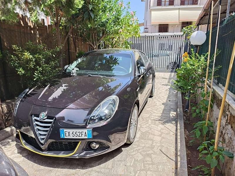 Usata Alfa Romeo Giulietta Exclusive 105 CV (77 kW) 2014 Nero Utilitaria