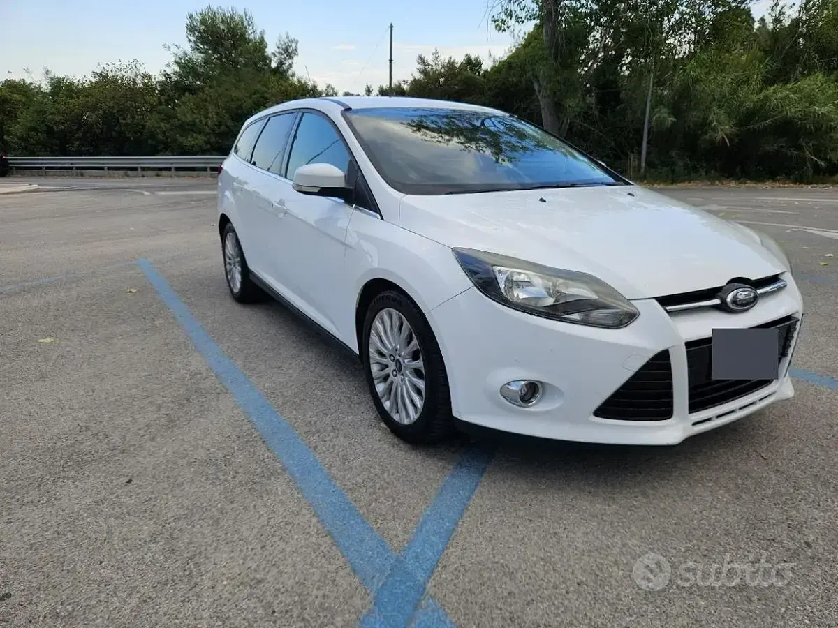 Usata Ford Focus 163 CV (119 kW) 2012 Bianco Station wagon