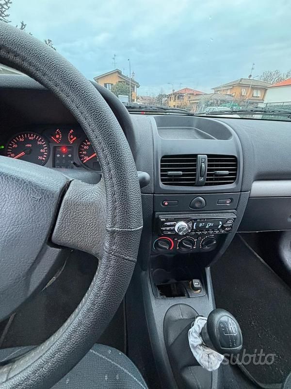 Usata Renault Clio II 2002 Berlina
