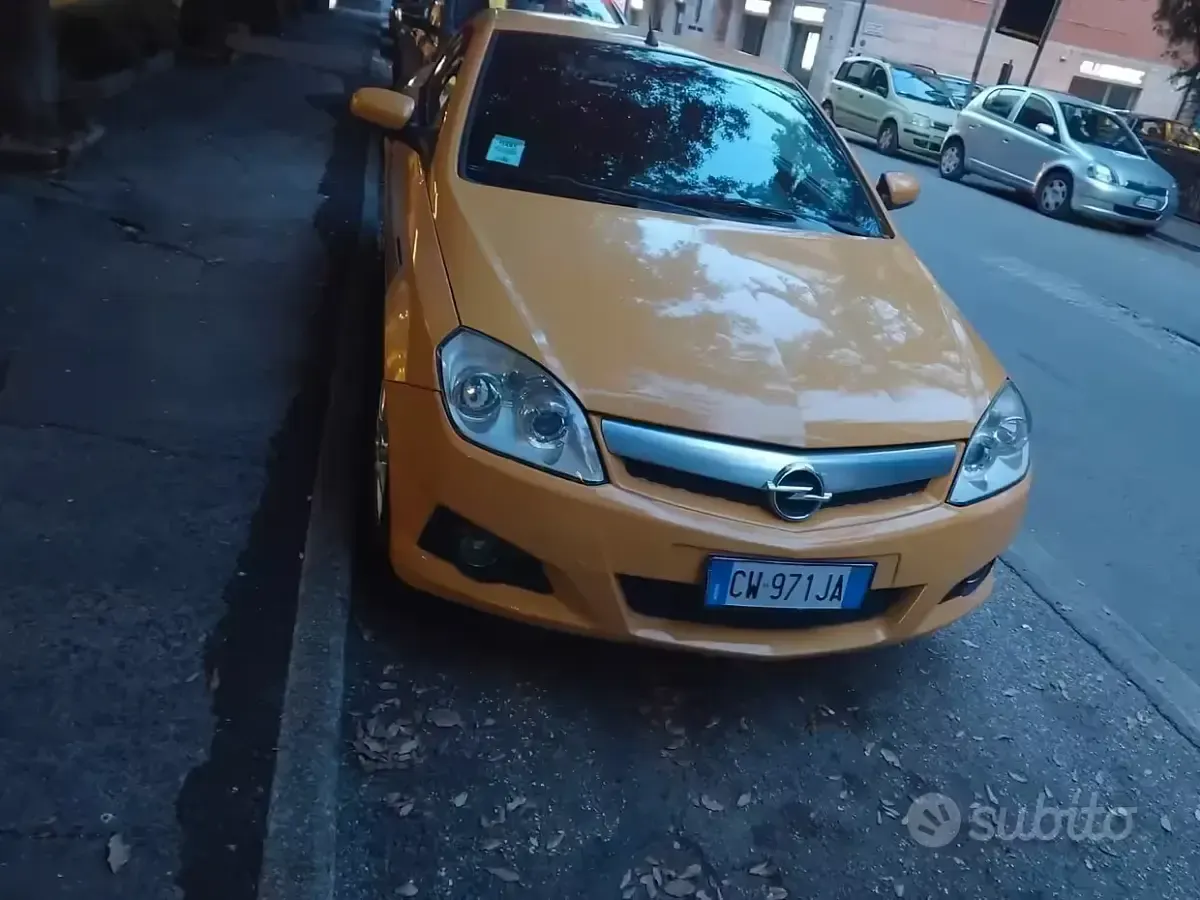 Usata Opel Tigra 69 CV (50 kW) 2005 Giallo Cabrio