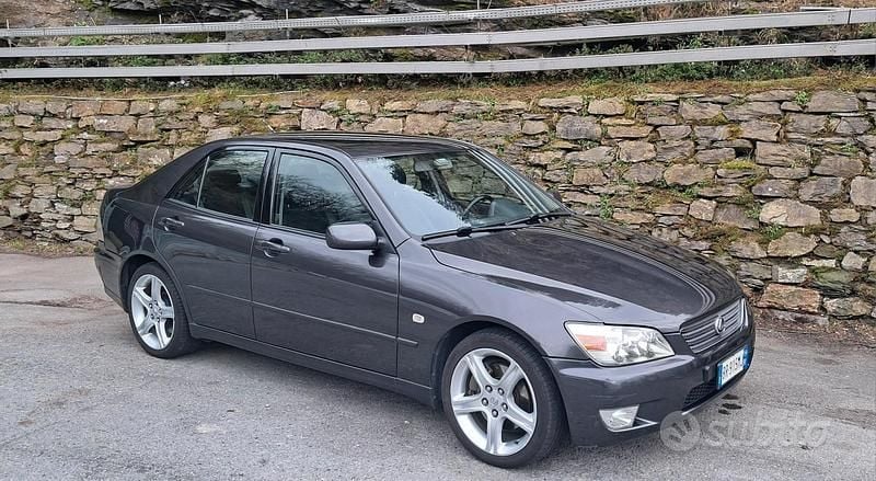 Usata Lexus IS200 2000 Grigio Berlina