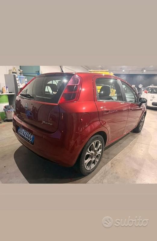 Usata Fiat Grande Punto 90 CV (66 kW) 2006 Rosso Utilitaria