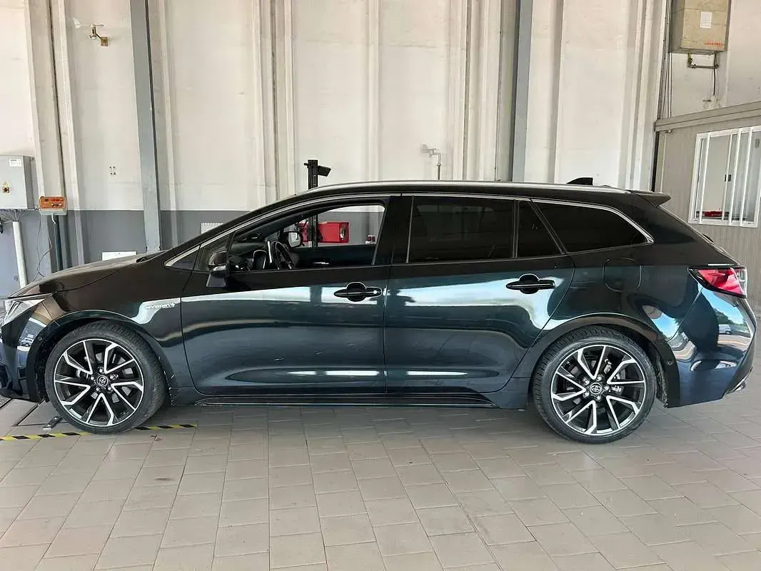 Usata Toyota Corolla Lounge 152 CV (111 kW) 2019 Nero Station wagon
