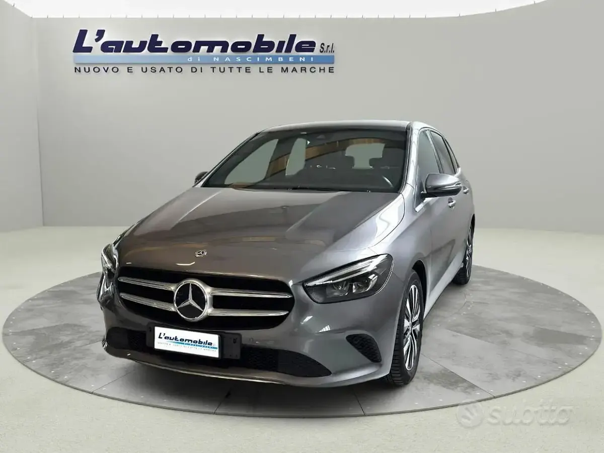 Usata Mercedes B160 Business 116 CV (85 kW) 2020 Grigio scuro Utilitaria