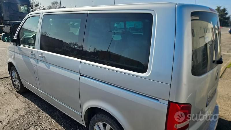 Begagnad VW Multivan Highline 180 HK (132 kW) 2014 Grå Minibuss