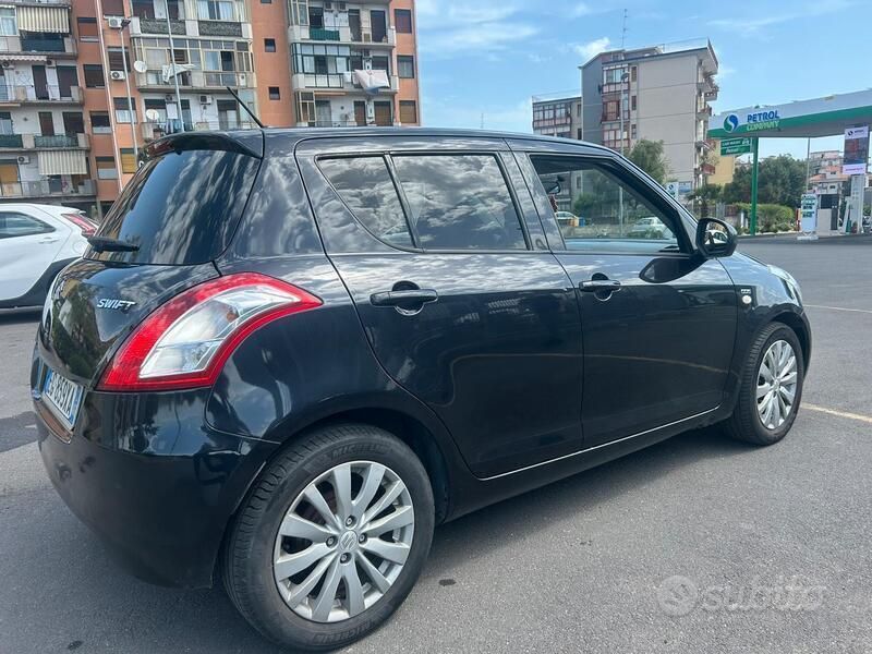 Usata 2011 Suzuki Swift Due volumi | 4900 € (Buon prezzo) - Immagine 1/4