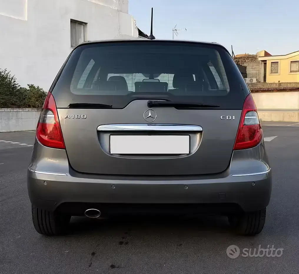 Usata Mercedes A180 Avantgarde 109 CV (80 kW) 2010 Grigio Berlina