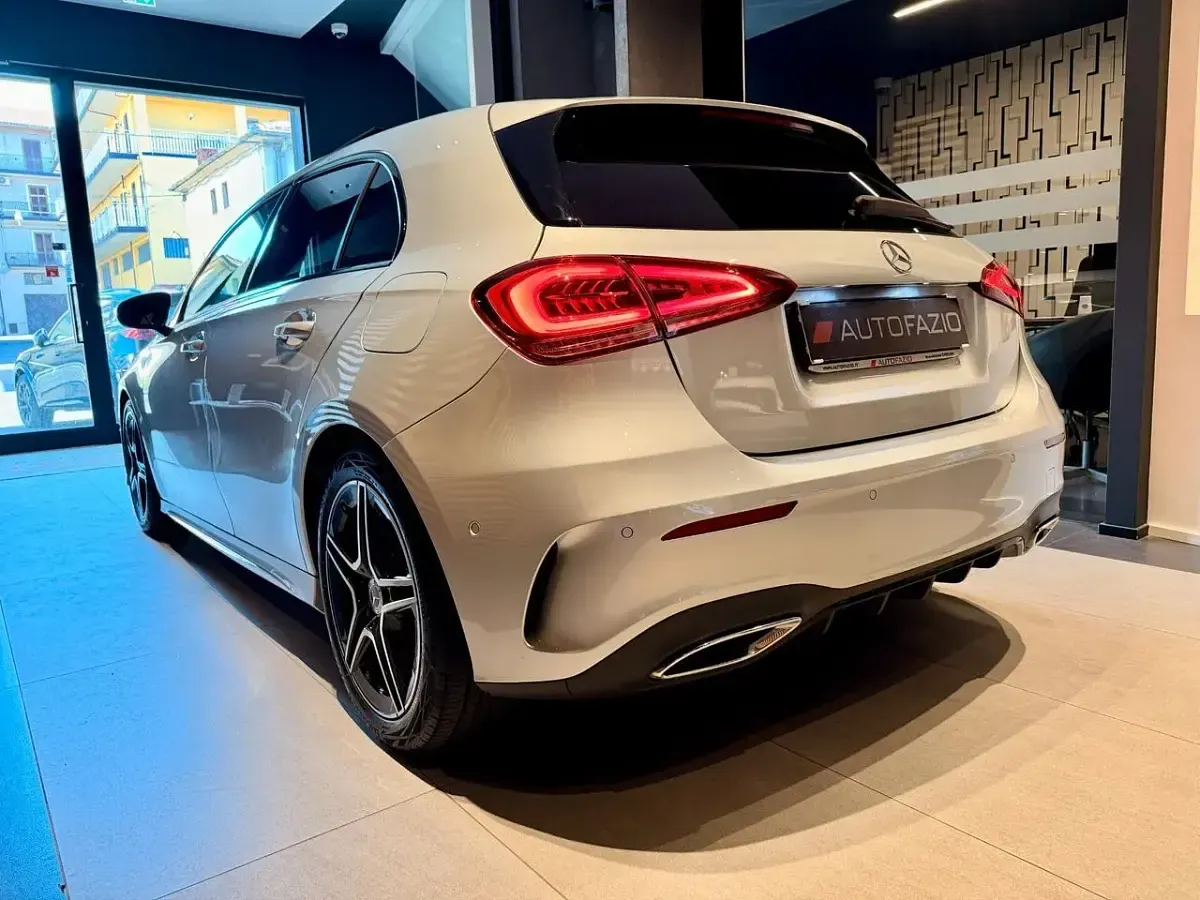 Usata Mercedes A180 AMG Line Premium 116 CV (85 kW) 2023 Argento Berlina