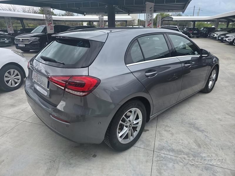 Usata Mercedes A180 Business 116 CV (85 kW) 2020 Grigio Berlina