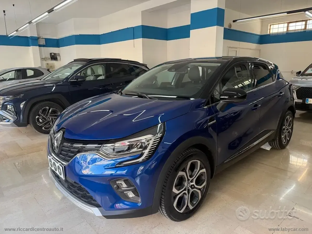 Usata Renault Captur Intens 101 CV (74 kW) 2023 Blu/azzurro SUV