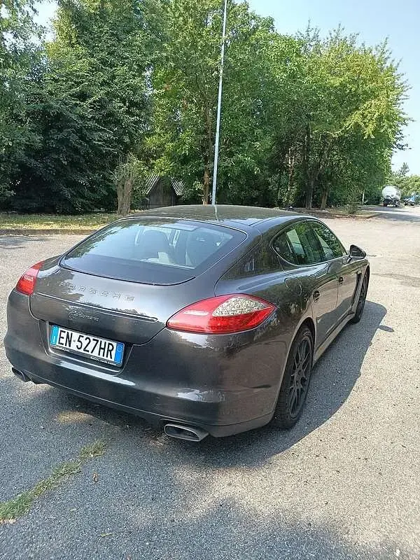 Usata Porsche Panamera 250 CV (183 kW) 2012 Utilitaria