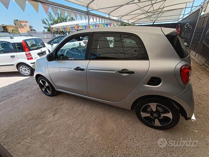 Usata Smart ForFour Passion 70 CV (51 kW) 2018 Grigio Utilitaria
