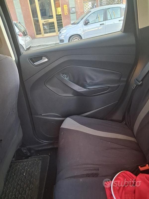 Usata Ford Kuga 120 CV (88 kW) 2018 Nero SUV