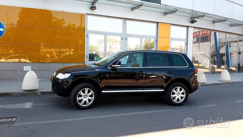 Usata VW Touareg 174 CV (127 kW) 2007 Nero SUV