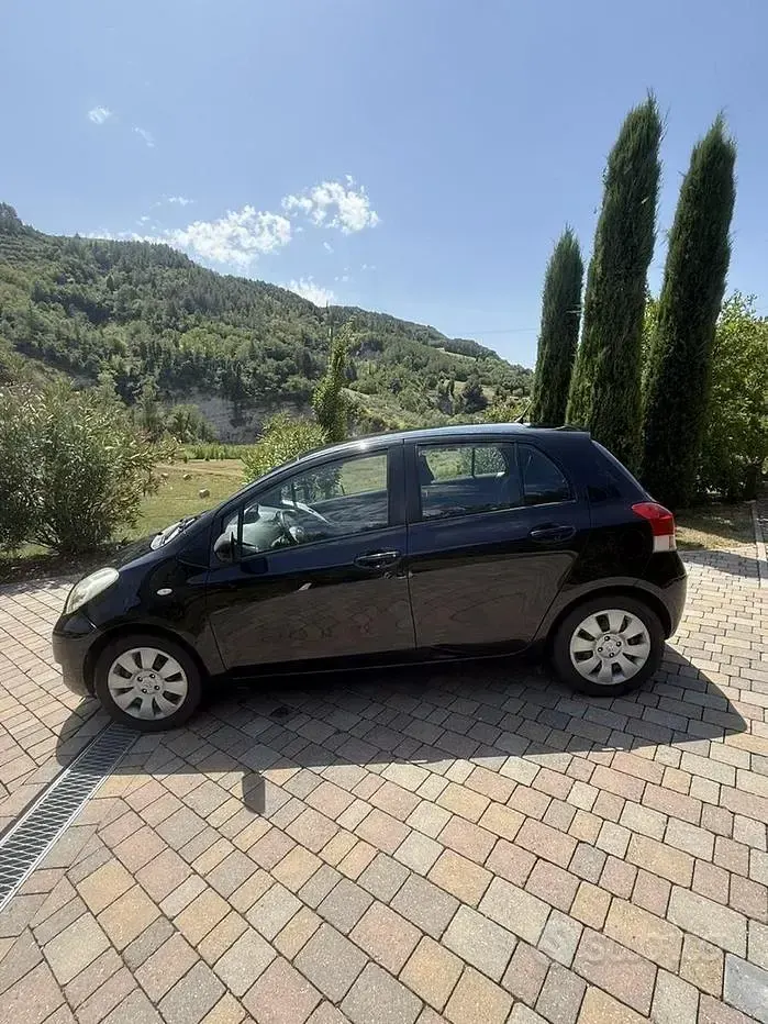 Usata Toyota Yaris 69 CV (50 kW) 2009 Nero Utilitaria