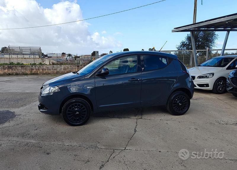 Usata Lancia Ypsilon 86 CV (63 kW) 2014 Grigio Utilitaria