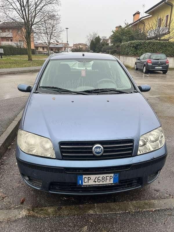 Usata Fiat Punto 60 CV (44 kW) 2004 Blu/azzurro Utilitaria
