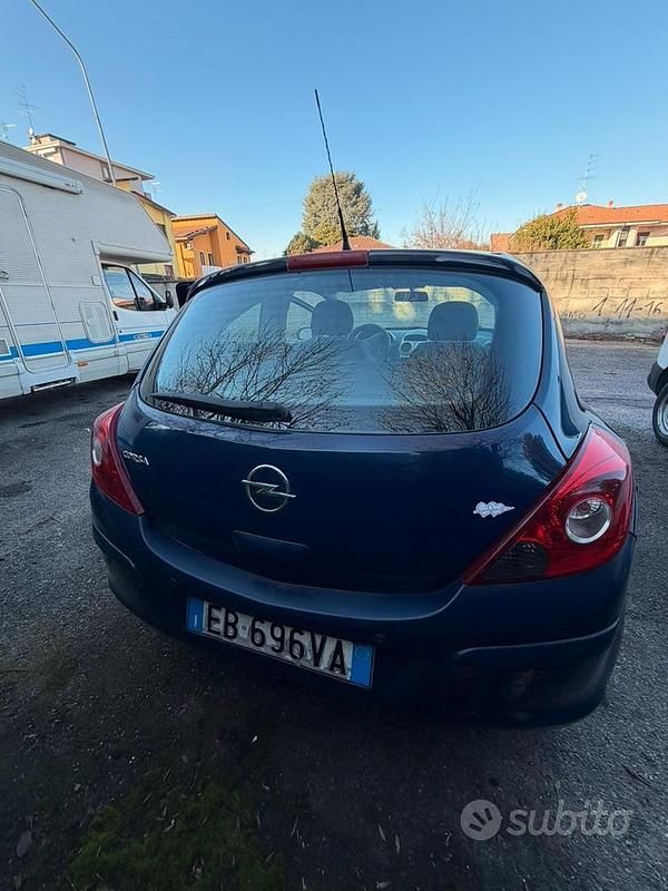 Usata Opel Corsa 80 CV (58 kW) 2010 Nero Berlina