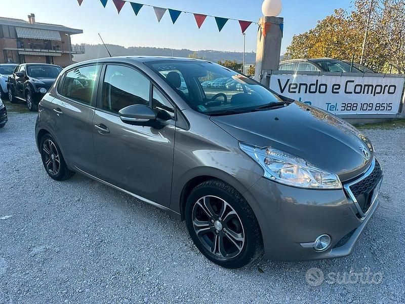 Usata Peugeot 208 Allure 68 CV (50 kW) 2014 Marrone Utilitaria