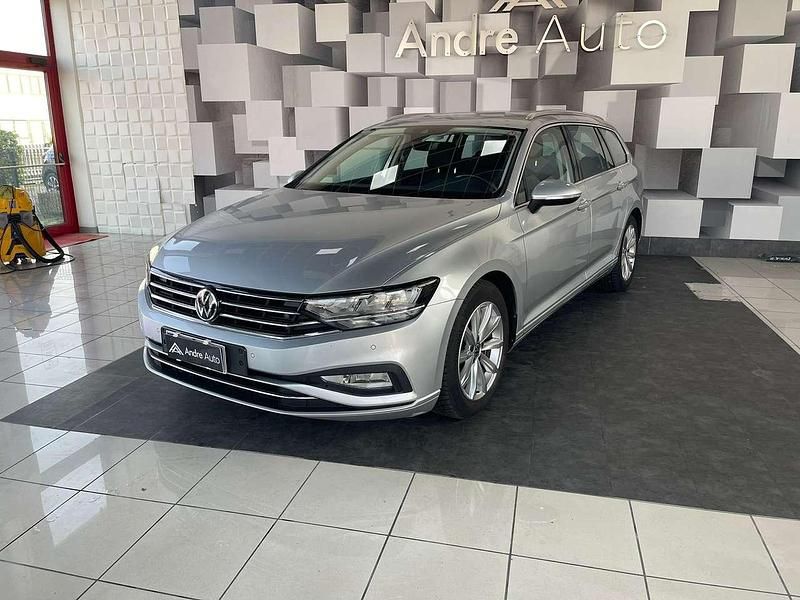 Usata VW Passat Business 150 CV (110 kW) 2021 Riflesso metallizato Station wagon