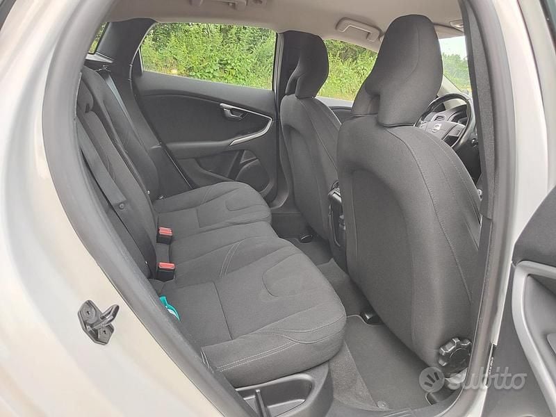 Usata Volvo V40 114 CV (83 kW) 2013 Bianco Berlina