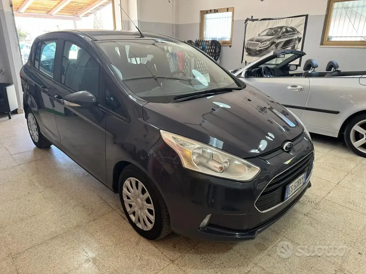 Usado Ford B-MAX Titanium 75 CV (55 kW) 2013 Gris Monovolumen