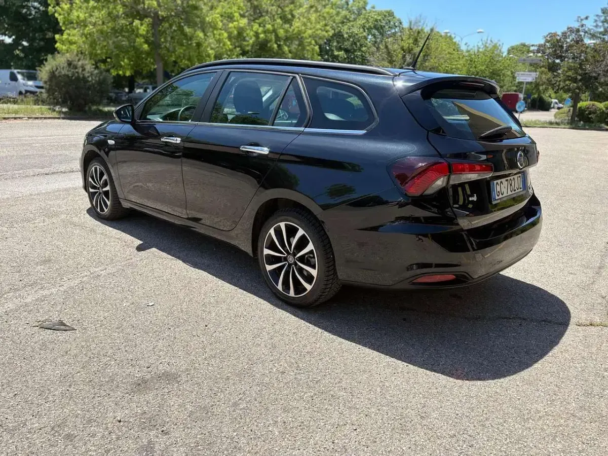 Usata Fiat Tipo Lounge 120 CV (88 kW) 2020 Nero Station wagon