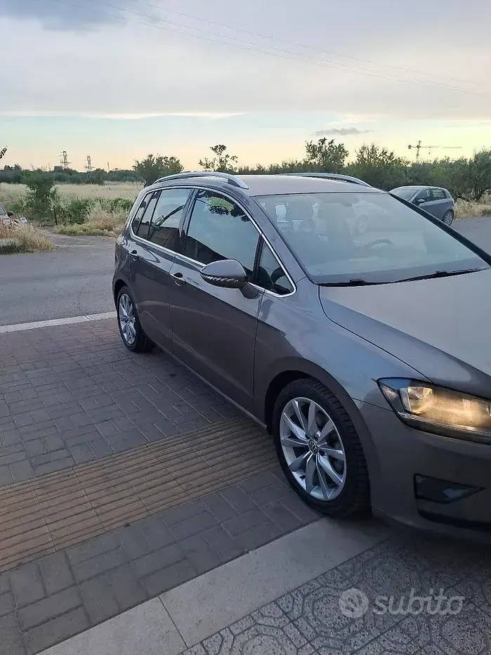 Usata VW Golf Sportsvan 110 CV (80 kW) 2016 Grigio Monovolume