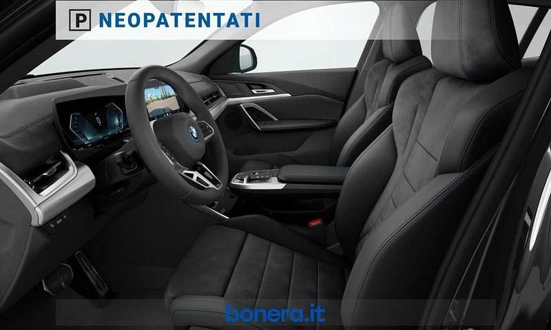 Nuova BMW iX2 M Sport 150 kW (204 CV) 2026 Black sapphire metallizzato SUV