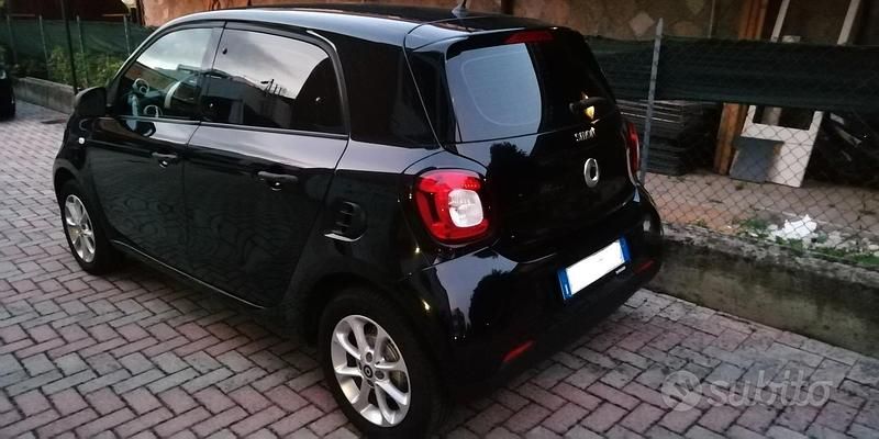 Usata Smart ForFour 71 CV (52 kW) 2018 Nero Utilitaria
