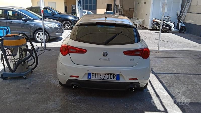 Usata Alfa Romeo Giulietta 150 CV (110 kW) 2011 Bianco Utilitaria