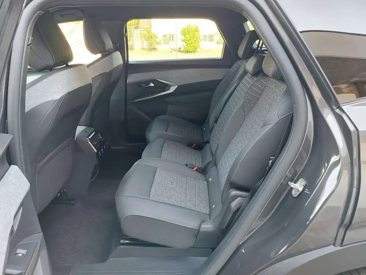 Usata Peugeot 5008 Allure 145 CV (106 kW) 2025 Grigio SUV
