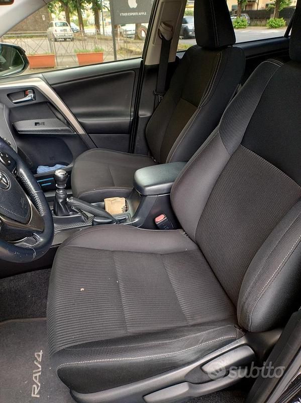 Usata Toyota RAV4 152 CV (111 kW) 2013 Nero SUV