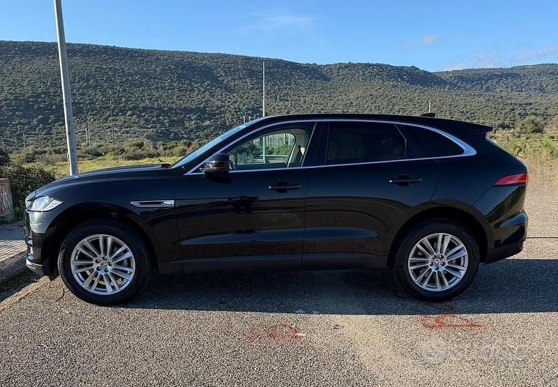 Usata Jaguar F-Pace Chequered Flag 180 CV (132 kW) 2020 Nero SUV