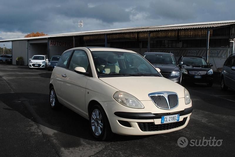 Usata Lancia Ypsilon 60 CV (44 kW) 2004 Beige Utilitaria
