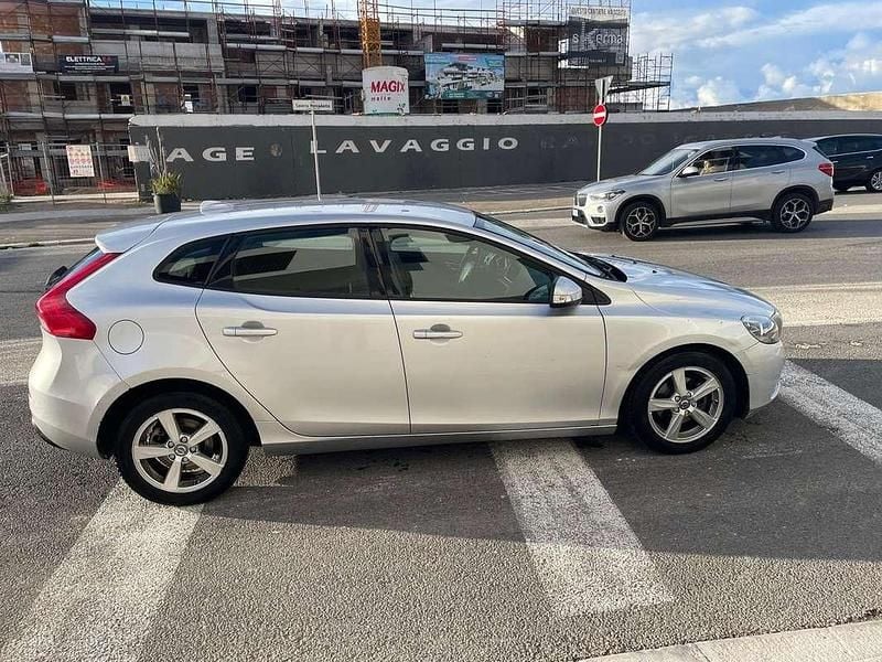 Argento Usata 2015 Volvo V40 Business Edition Tre volumi | 6000 € (Super prezzo) - Immagine 1/4