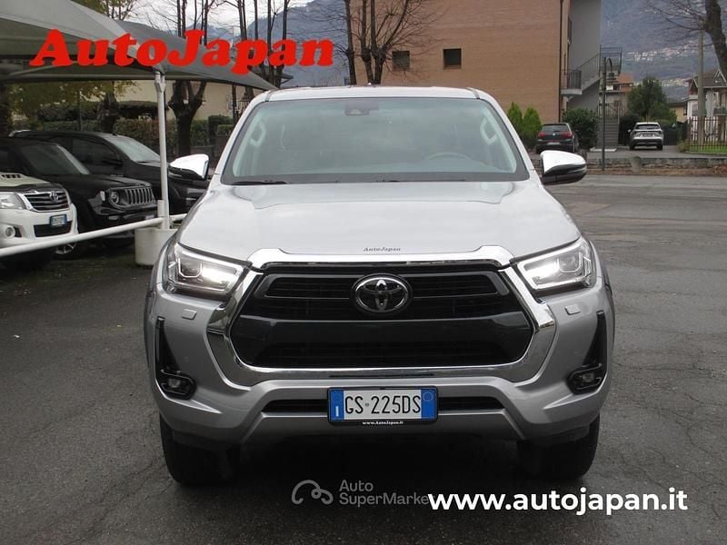 Usata Toyota HiLux Executive 204 CV (150 kW) 2023 Argento Pick-up