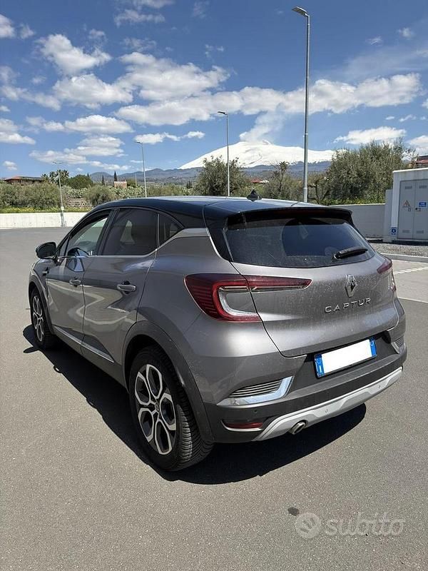 Usata Renault Captur Intens 95 CV (69 kW) 2021 Grigio SUV
