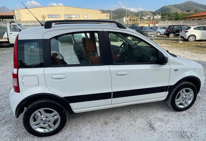 Usata Fiat Panda Climbing 60 CV (44 kW) 2008 Bianco Utilitaria