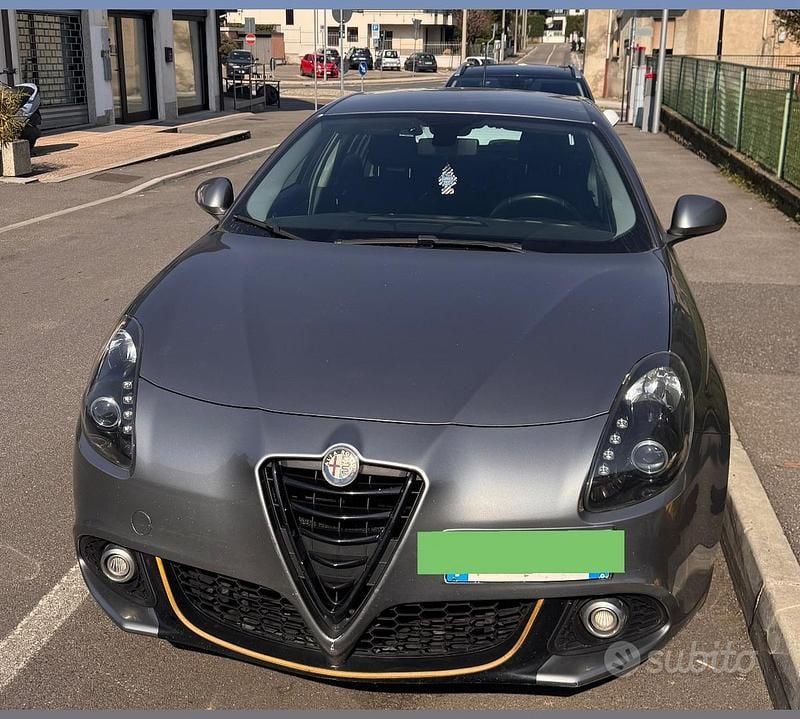 Usata 2010 Alfa Romeo Giulietta Due volumi | 2700 € (Super prezzo) - Immagine 1/4