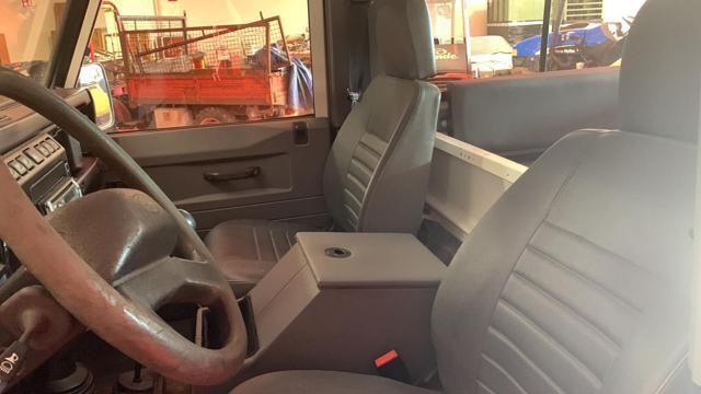 Usata Land Rover Defender 122 CV (89 kW) 2002 Beige / metallizzato SUV