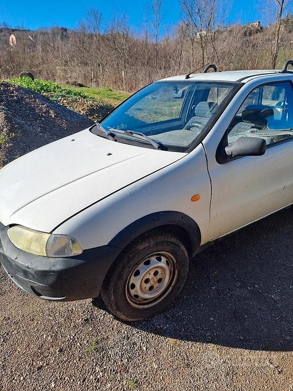 Usata Fiat Strada 63 CV (46 kW) 2002 Bianco