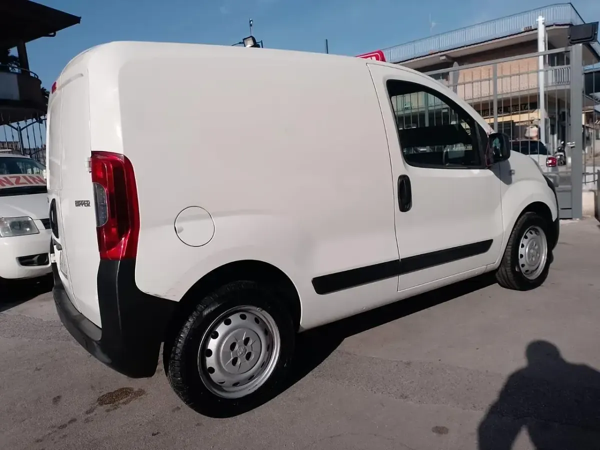 Usata Peugeot Bipper 75 CV (55 kW) 2014 Bianco Monovolume