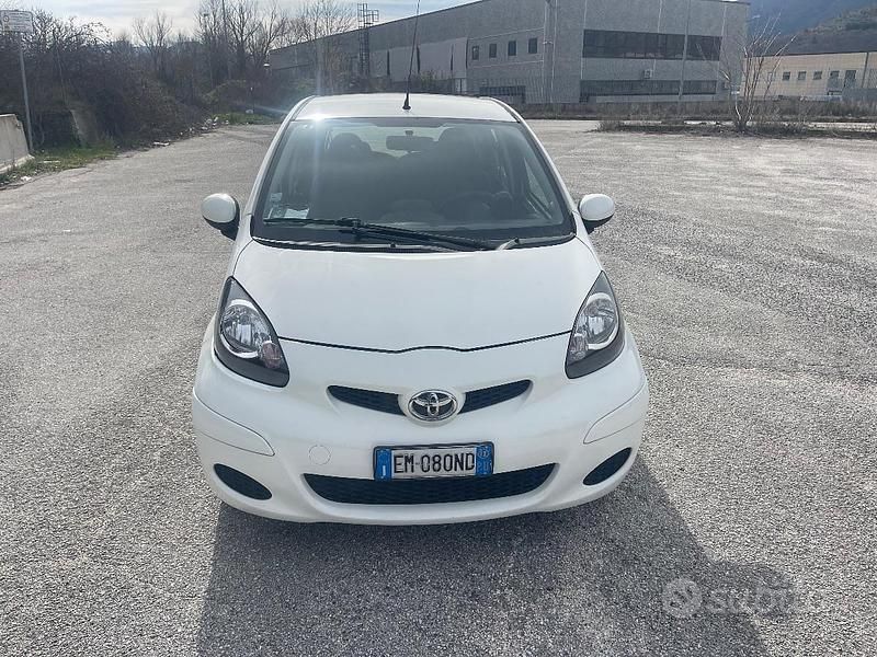 Usata Toyota Aygo 67 CV (49 kW) 2012 Utilitaria