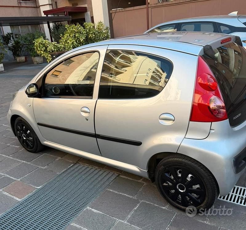 Occasion Peugeot 107 68 ch (50 kW) 2005 Gris Citadine