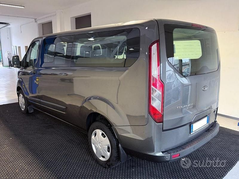 Usata Ford Tourneo 131 CV (96 kW) 2020 Grigio Monovolume