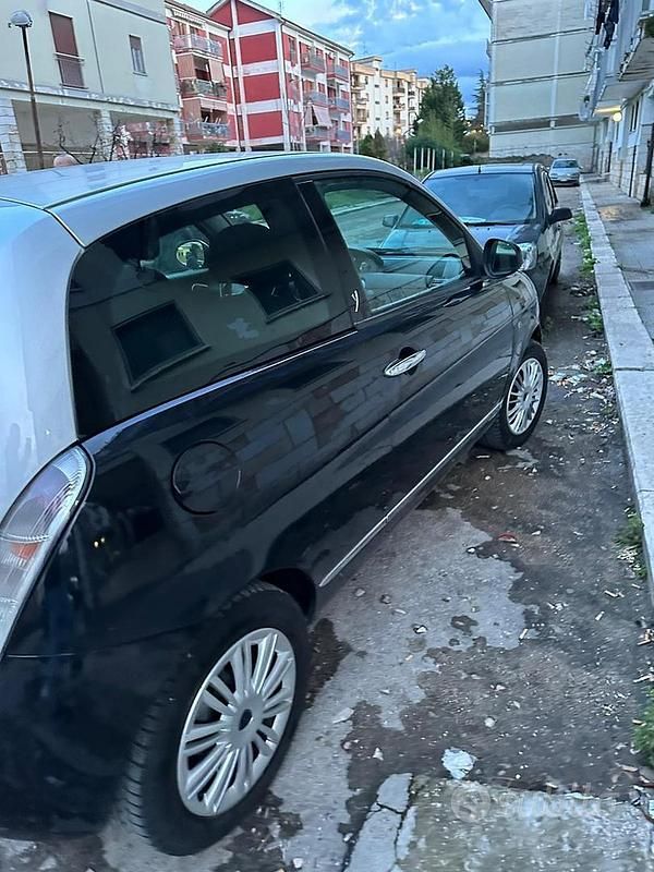 Usata Lancia Ypsilon 69 CV (50 kW) 2006 Nero Utilitaria